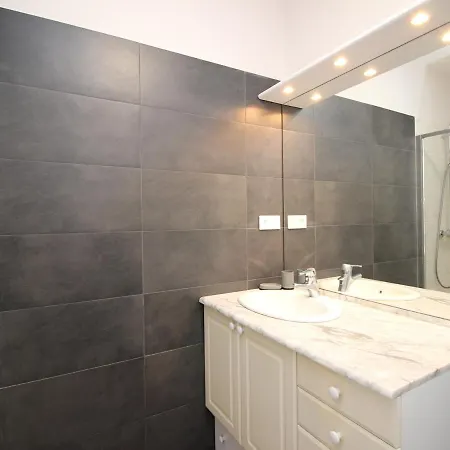 Apartment Beau T3 Avec Terrasse, Parking Et Wifi A 300m Des Thermes Du Mont-dore - Fr-1-608-79 *